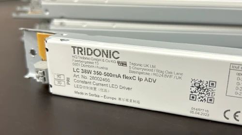 Dřevěná svítidla TURNN využívají LED drivery Tridonic
