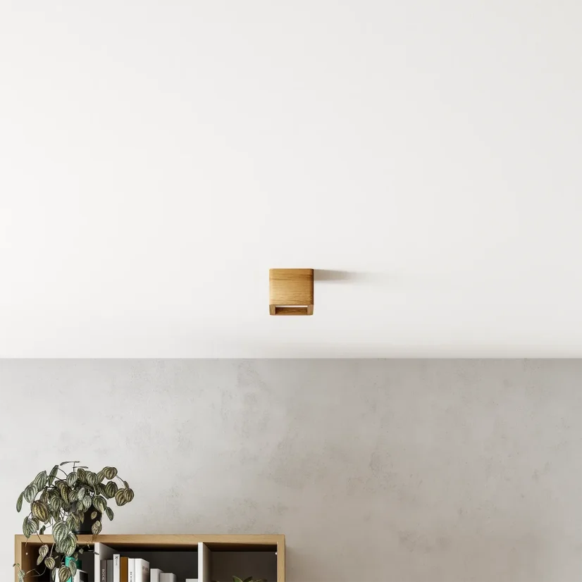 Kompaktní dubové svítidlo BLOKK 10x10 cm – přisazené na stropě