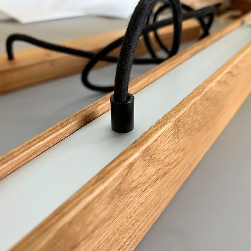 Detail závěsu dřevěného svítidla LINNA