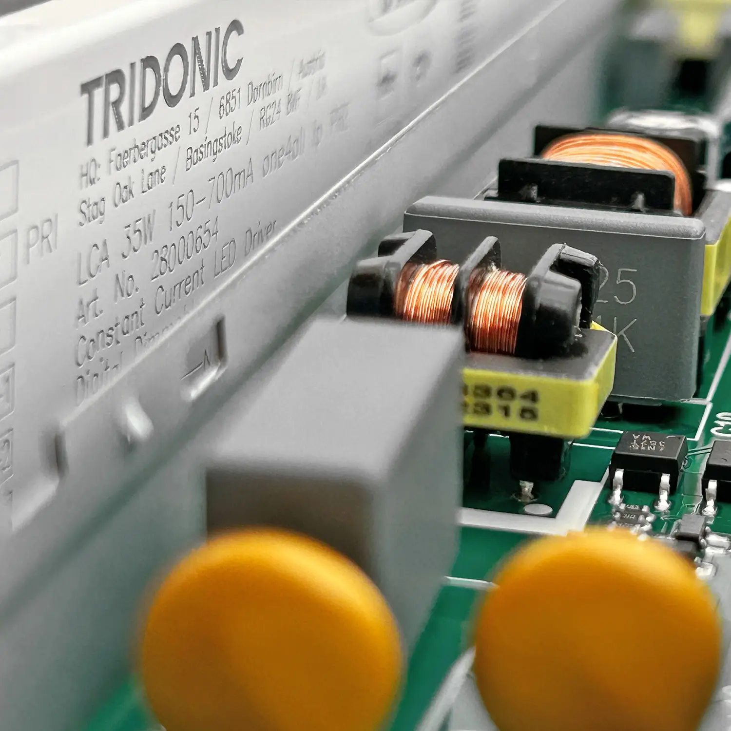 Elektronika proudového LED driveru Tridonic používaného ve svítidlech lampax