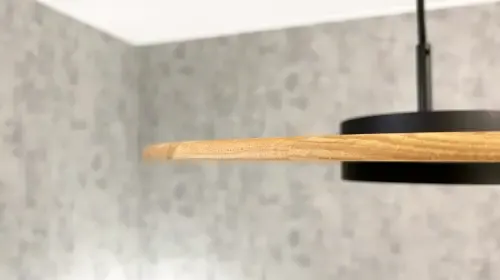 Dřevěný lustr do kuchyně