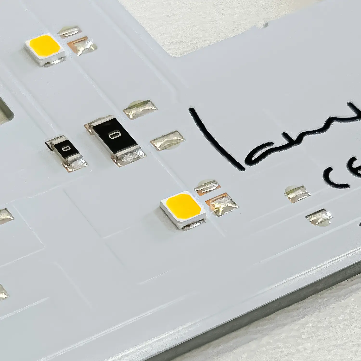 Detail LED modulu s čipy Cree Pro9 používaného ve svítidlech lampax
