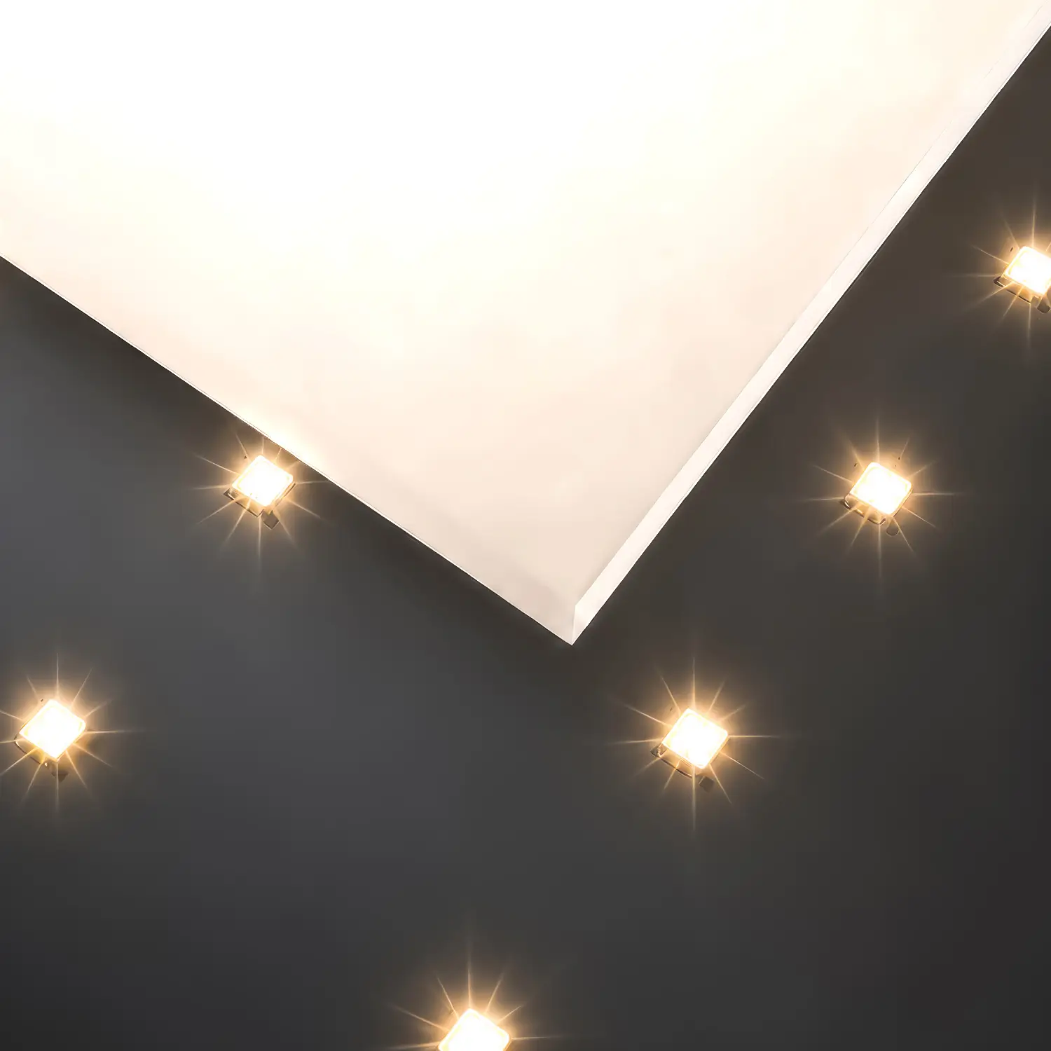 Difuzor z recyklovaného R-MMA nad LED modulem dřevěného svítidla lampax