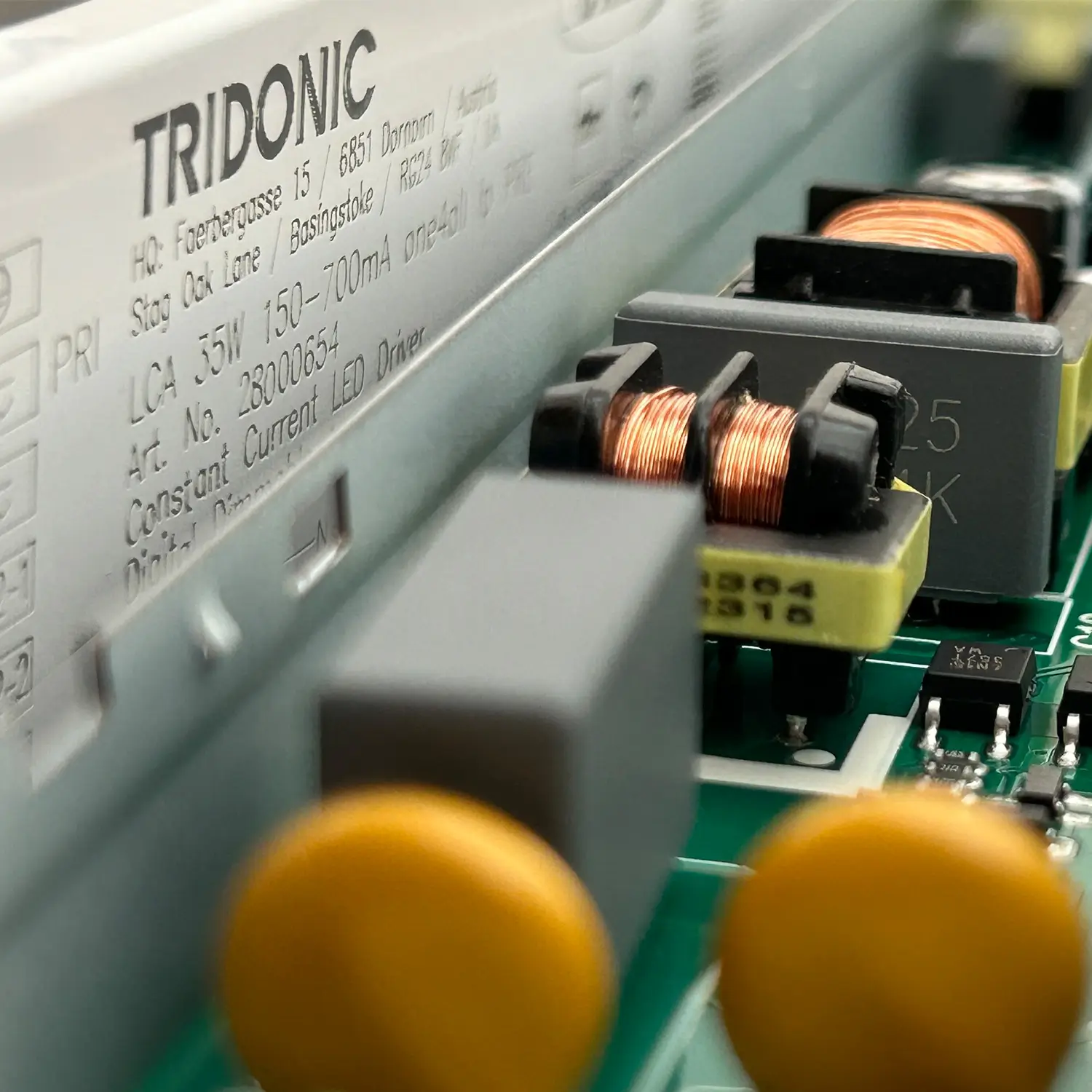 Detail elektroniky LED driveru Tridonic používaného ve svítidlech lampax